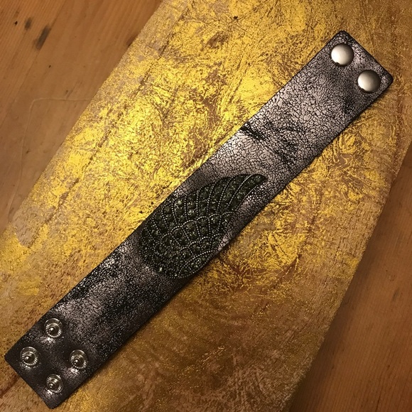 💍Leather Wrap Bracelet - Picture 2 of 6